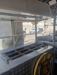 للبيع شواية مع عارضة طعام مع ميز ستل ستيل مستعمل للاتصال ٠٧٧٣٣٥٣٢٨١٥ ا...