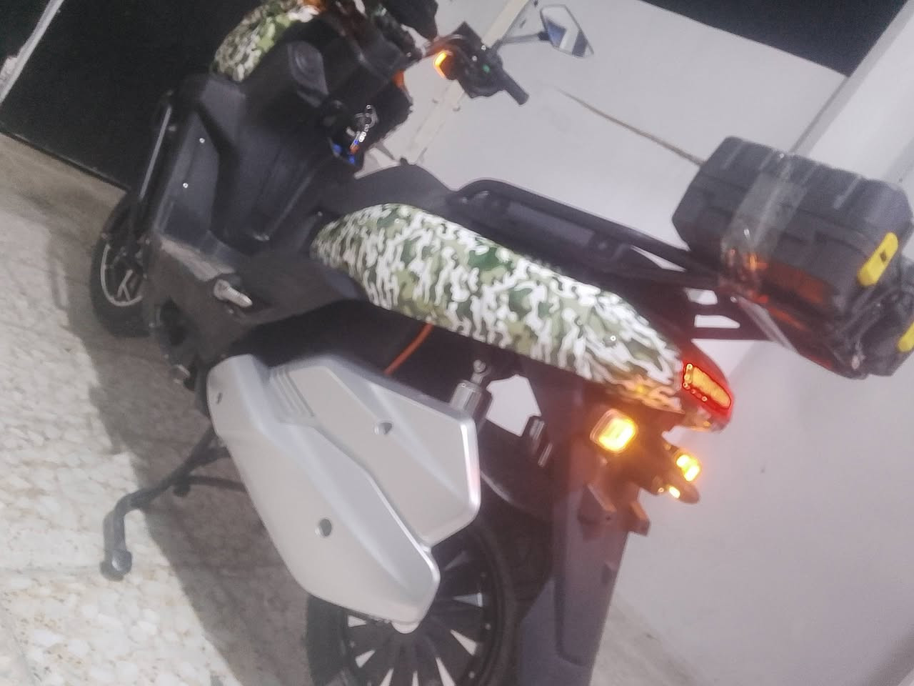 السلام عليكم للبيع اباجي دراجه جديده خير من الله صار لها شهرين نازله من الرمبه اوراقها كامله الله شاهد بعد بالكرتون للبيع قفل مليون وميه بها مجال حك جيه فول مواصفات ترجع بك مثبت سرعه منفذ شحن لد عنواني بغداد الحسينيه 
***********
