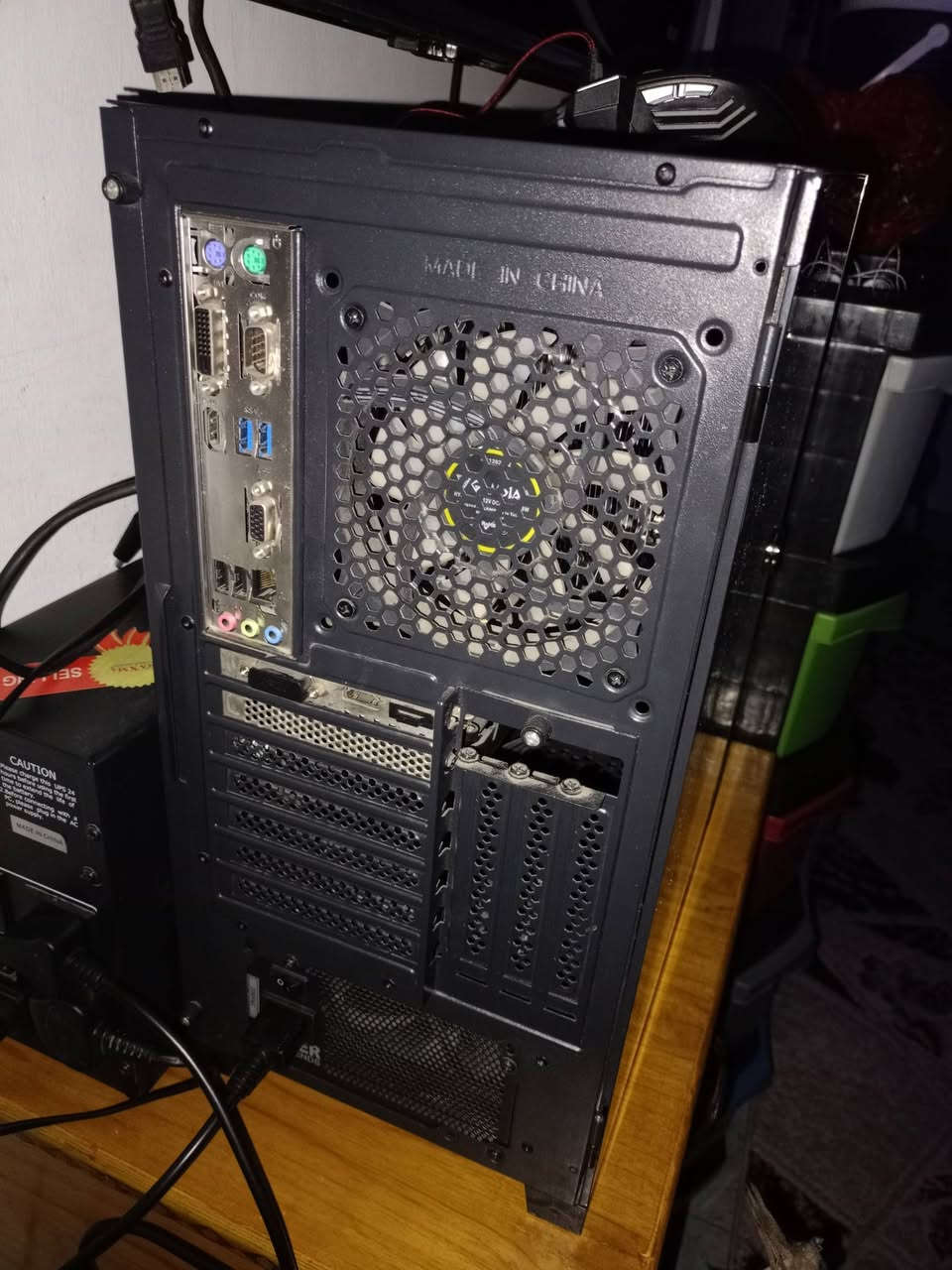 السلام عليكم تجميعة للبيع المواصفات
I5 10400F 
RAM 16 2666 
M.B Asus  
RTX 3050 8G MSI 
M.2 256G -HDD 1T 
CPU FAN RGB
P.S650w
CASE 4 FAN  
السعر 650 الف 
العنوان الشعب 
الشراي يتصل عل رقم
***********
