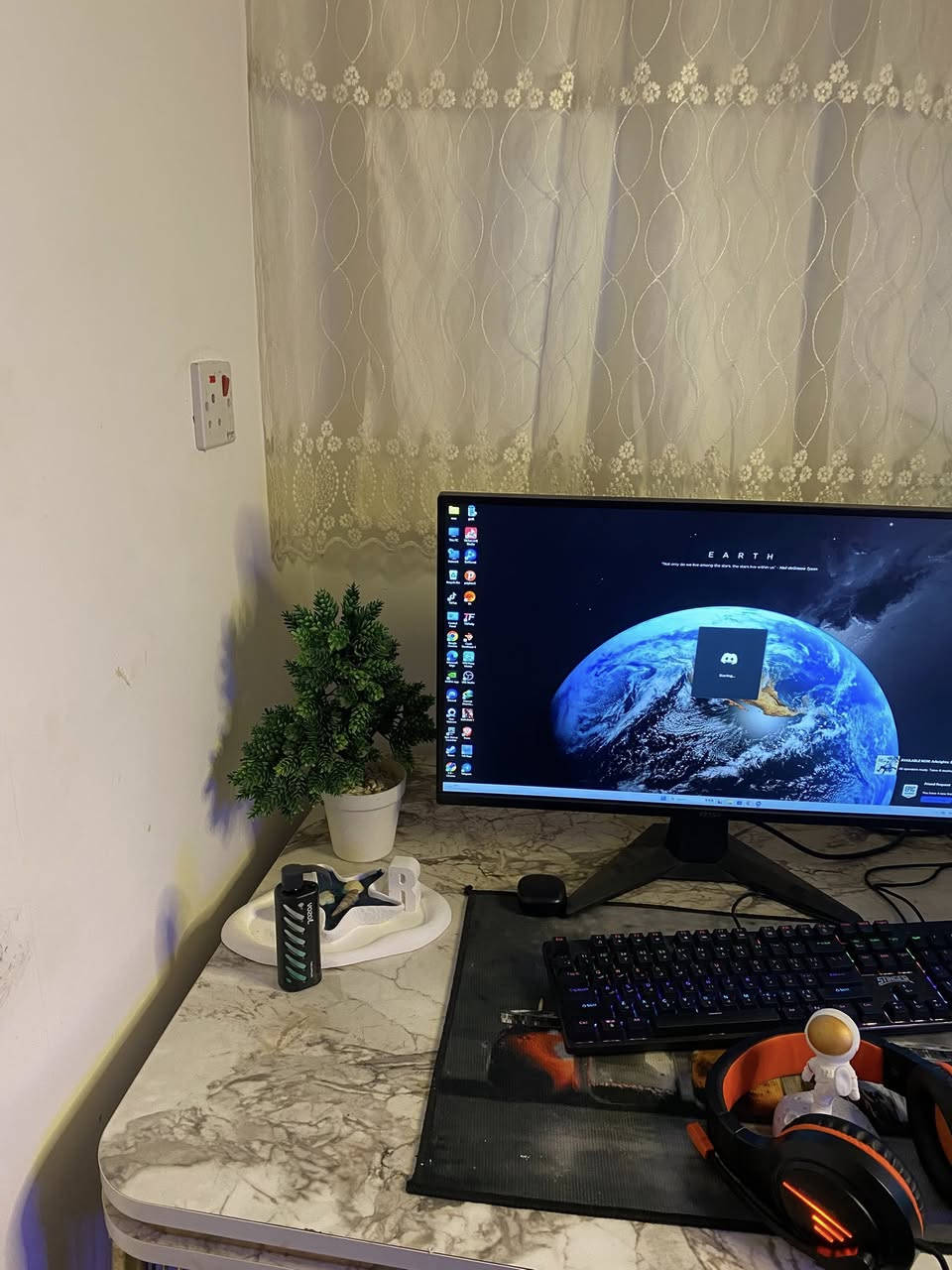 من رخصة الادمن حاسبة للبيع استعمال ٤ اشهر باقي بيها ضمان 8 اشهر بس اخت الجديده المواصفات مذكوره بالصوره تلكوهن مكاني السماوه حاب تستفسر اكثر تواصل وياي واتساب ***********
