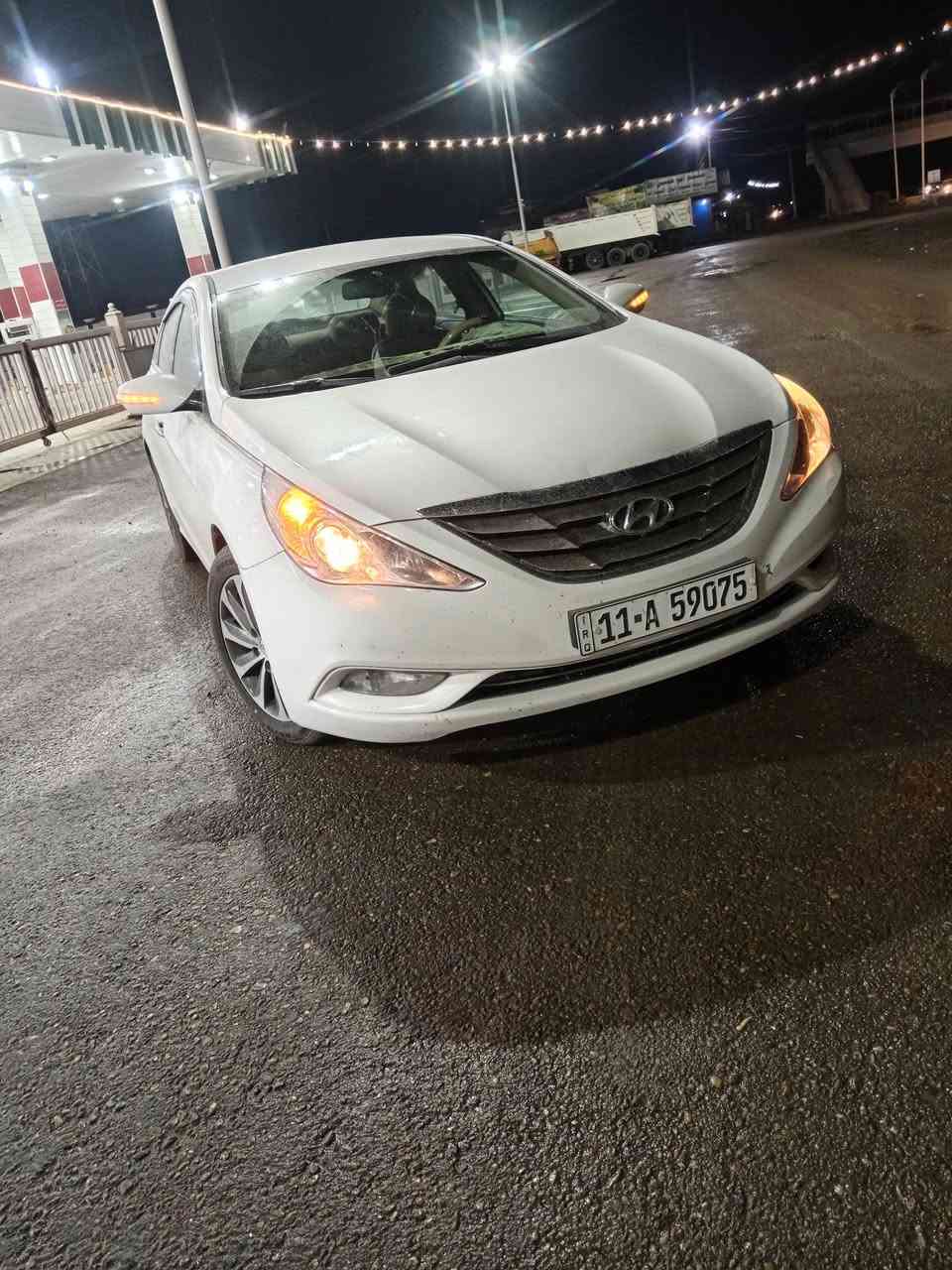 سلام عليكم ورحمة الله سوناتا ٢٠١١ لون صدفي سياره خير من الله مال جناي تخم تاير حداديه ٨٠ بل الميه داخل نضيف ل نين بيجي او اسود  خير  من الله مناقصها شي مال جناي الشراي يتصل او بيه خير او يدلل السعر ١١٥ او بيها مجال ضرر نص باب او نص جاملغ صبغ والباقي مكفول المكان اتصل او دلل ***********
