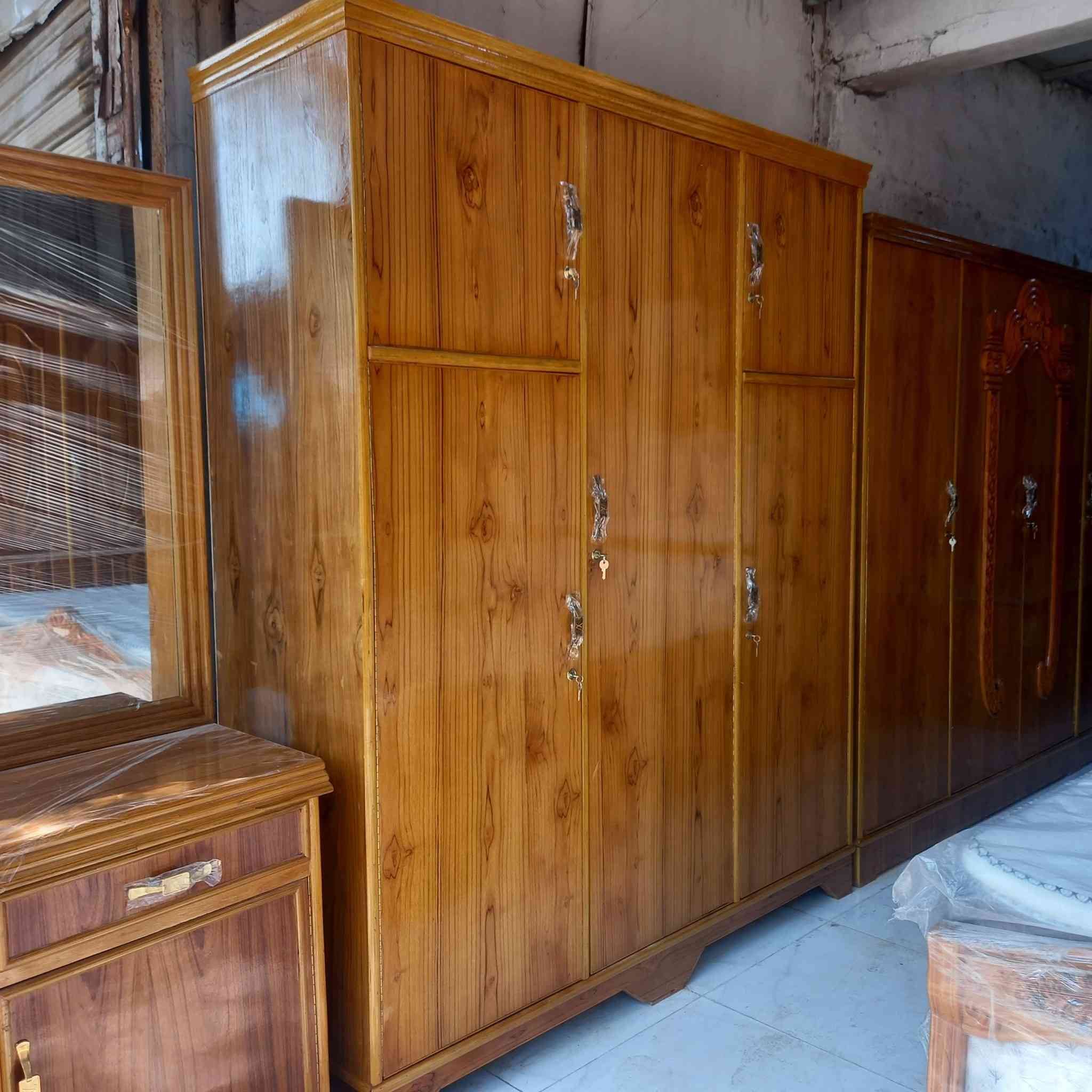 معمل ومعرض اللامي لعمل كافة اعمال النجاره بوفيات كناتير معارض ابواب الغرف بأنواعها داخل خارج صاج العمل تفصال درجه اوله صاج 5ملم للاستفسار التواصل عبر الوتساب ***********
