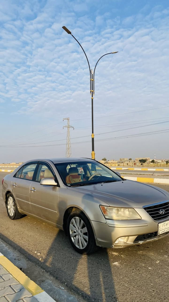 السلام عليكم
سوناتا 2010وارد أمريكي 

محرك 2400cc المرغوب 

مواصفات نص فول تحكم ستيرن 

ويل كب كروم قياس 17

ضررها 3قطع

السعر:118وبيها مجال بسيط

رقم صلاح الدين الماني بأسمي تحويل ثاني يوم

غير متواجد ع ماسنجر 

للتواصل الاتصال على رقم صاحبها  :***********
