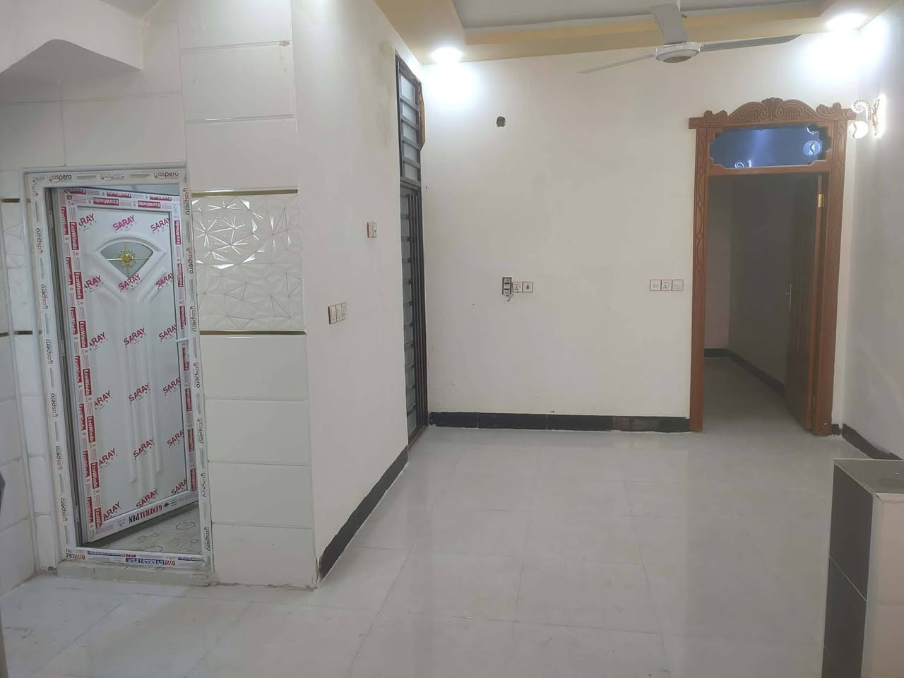 دار للبيع(50 متر) مقابيل ملحق قريه الغدير عمود317 سند 25 
يحتوي على طابقين 
الطابق الاول غرفه وصاله ومطبخ مفتوحات واحد ع الثاني وصحيات 
الطابق الثاني غرفه ومخزن وسطح مطبگ سيراميك حراري

ويحتوي ايضاً على خزان وخط مولدة جاهزات

دار بنضافه 100 % مسكون شهر واحد فقط وجاهز للسكن حاليا فارغ

السعر 28 مليون وبي مجال

للتواصل ***********
