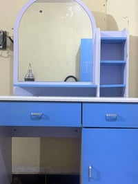 طقم غرفة نوم • مستعمل نظيف • مكتب دراسي