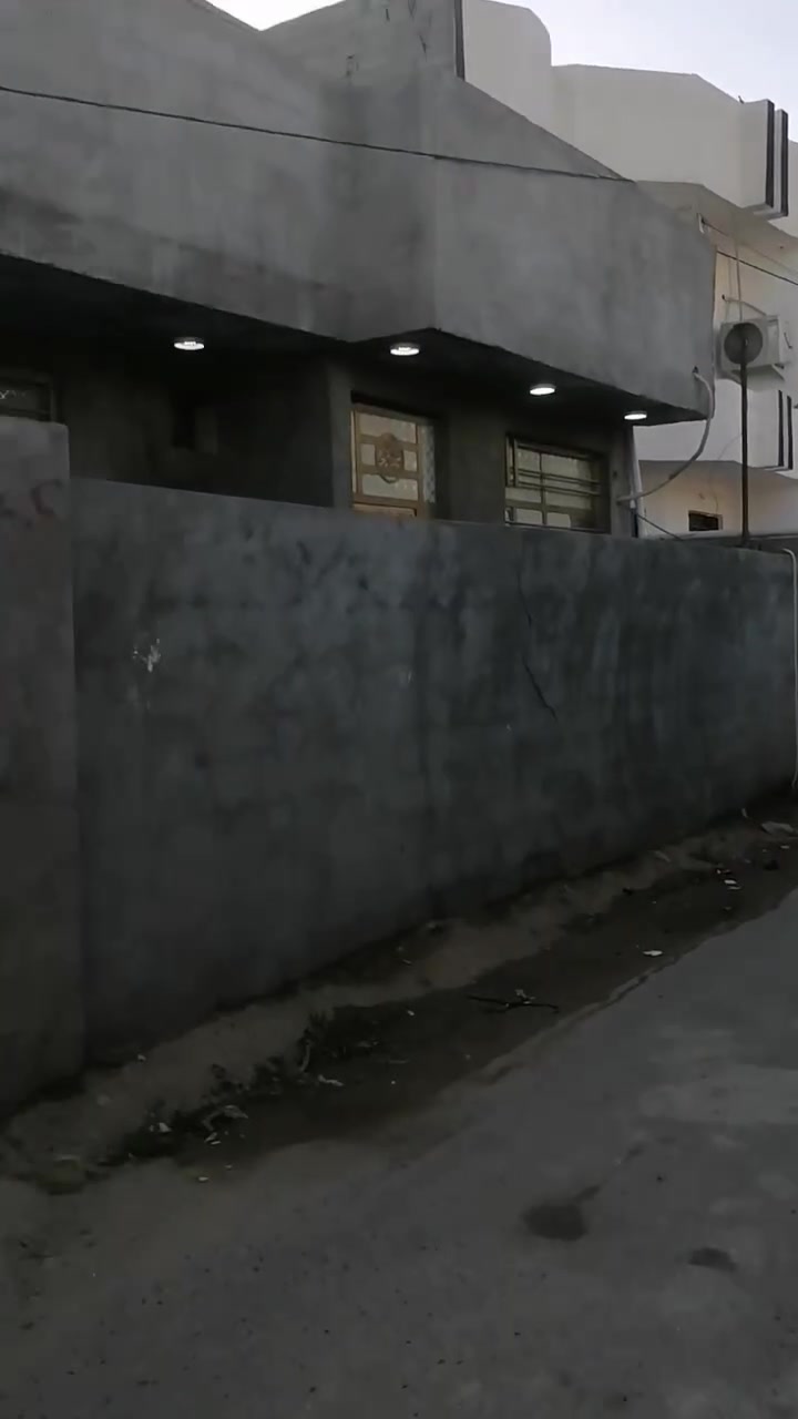 السلام عليكم بيت للبيع المساحه 250 متر طابو زراعي سند 25 البيت بناء حديث وكامل عله اخر حبايه موقع البيت هوررجب شارع البودخيل استفسار و السعر خابر دلل تليفون ***********
