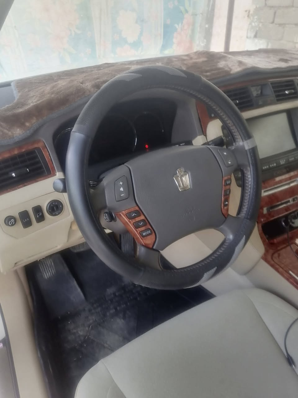 سلام عليكم سياره للبيع اصولي رقم بصره دخول جديد شاصي 182 دكم 3 ولي عنده ملكه يراوس بيه ***********
