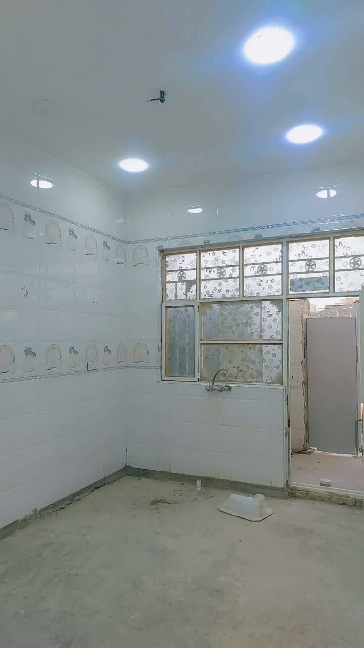 سلام عليكم بيت الايجار بحي الكوفه على شارع ميه متر خدمات كامله مكلف سلام ***********
