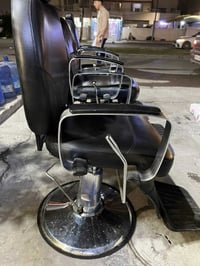 تصفية محل • كراسي حلاقة • مع مراية