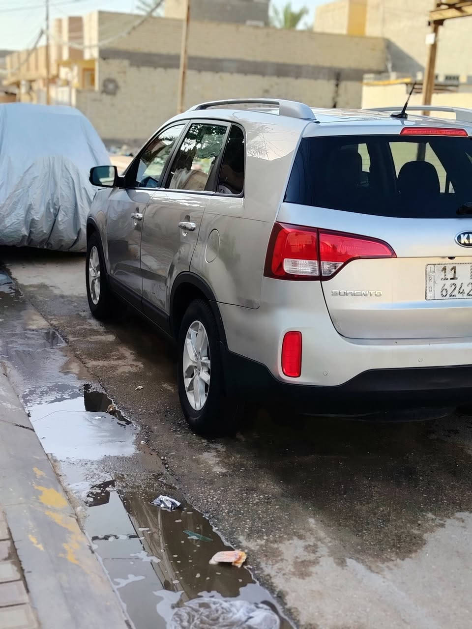 سورنتو رقم بغداد مديل 2014 وارد امريكي بدون قطره صبغ فقط بوارد مثل ما مبين بلسونار مكينه ٦ سلندر تو ويل دفع امامي فقط .السعر ١٥٠ ورقه وبيه مجال. 
3 قطع تبريد.
٧ راكب
تدفئه كشنات
كشن السايق كهرباء
مكينه كير برغي ما مفتوح بيهن
حداديه جديده مكانه كربلاء بسمي سنويه لل٢٠٣٠ هزه جديده ***********
