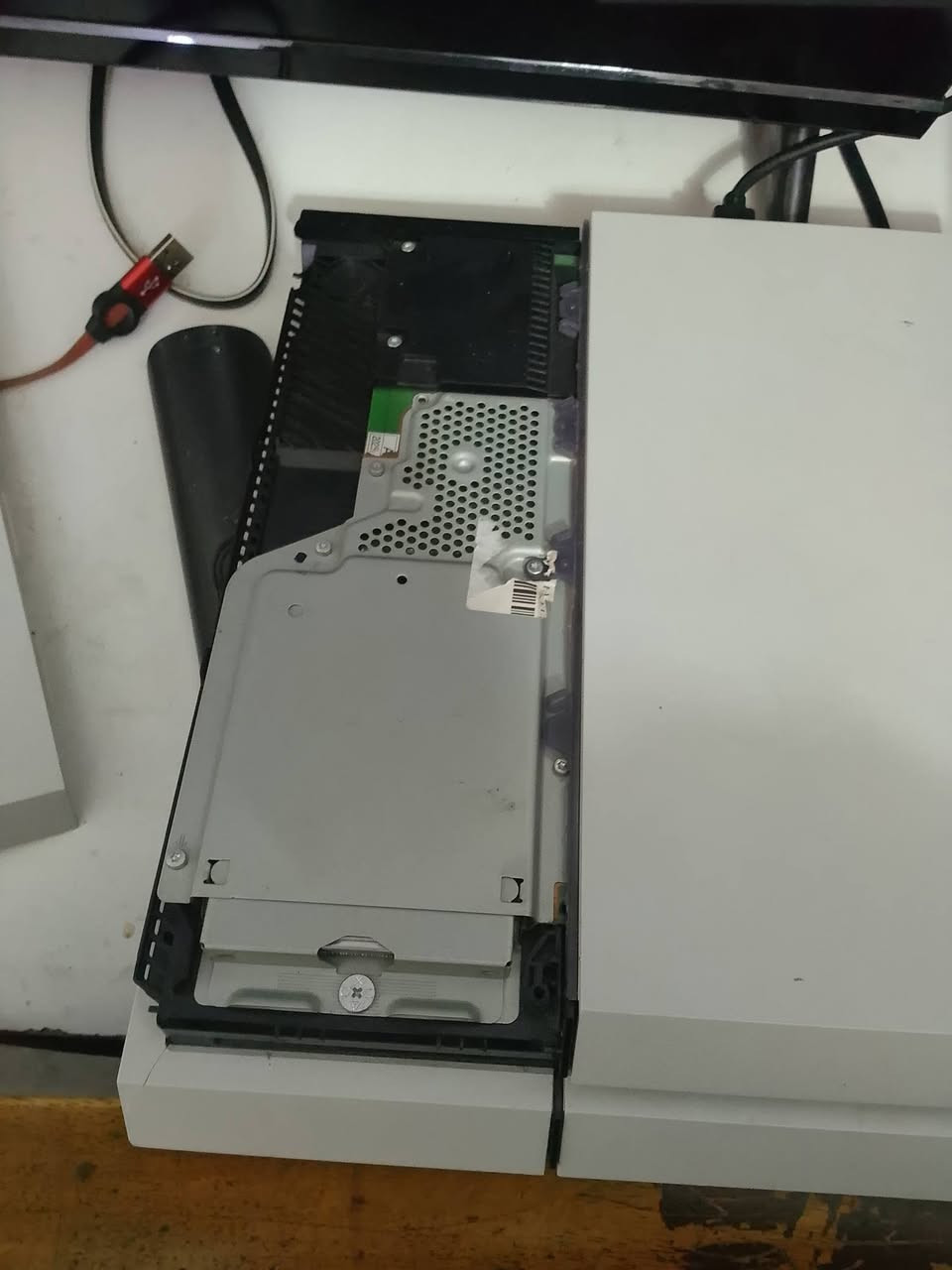 السلام عليكم بلي 4فات للبيع مع يوبي اس مهكر حساب العاب والالعاب بصوره نضافه90% مفتوح تنضيف  ع فحص يدات وحده اصليه مال جهاز وحده باله السعر 250 مكاني بغداد سبع البور للاتصال***********
