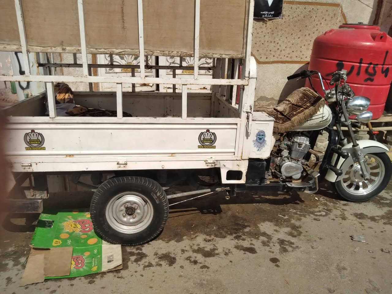 للبيع 2017 
اصوليه اوراقها كامله 
نجف حي الوفاء 
سعرها مليون وميه بيها مجال 
***********
