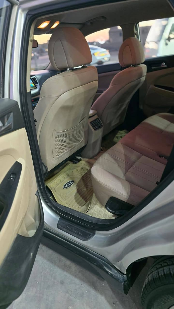 السلام عليكم
توسان 17 خليجيه  محرك 2000 دوش
 رقم مثنئ انكليزي  كير محرك تخم تاير حداديه كله شرط/ شاشه كامره خليفيه كامره اماميه تبريد قطعتين
مري شفط لد نهاري تبريد ثلج دواخل بيجي سياره بيها رش صبغ السعر المطلوب 145 مكان السياره سماوه السوير للاستفسار ***********
