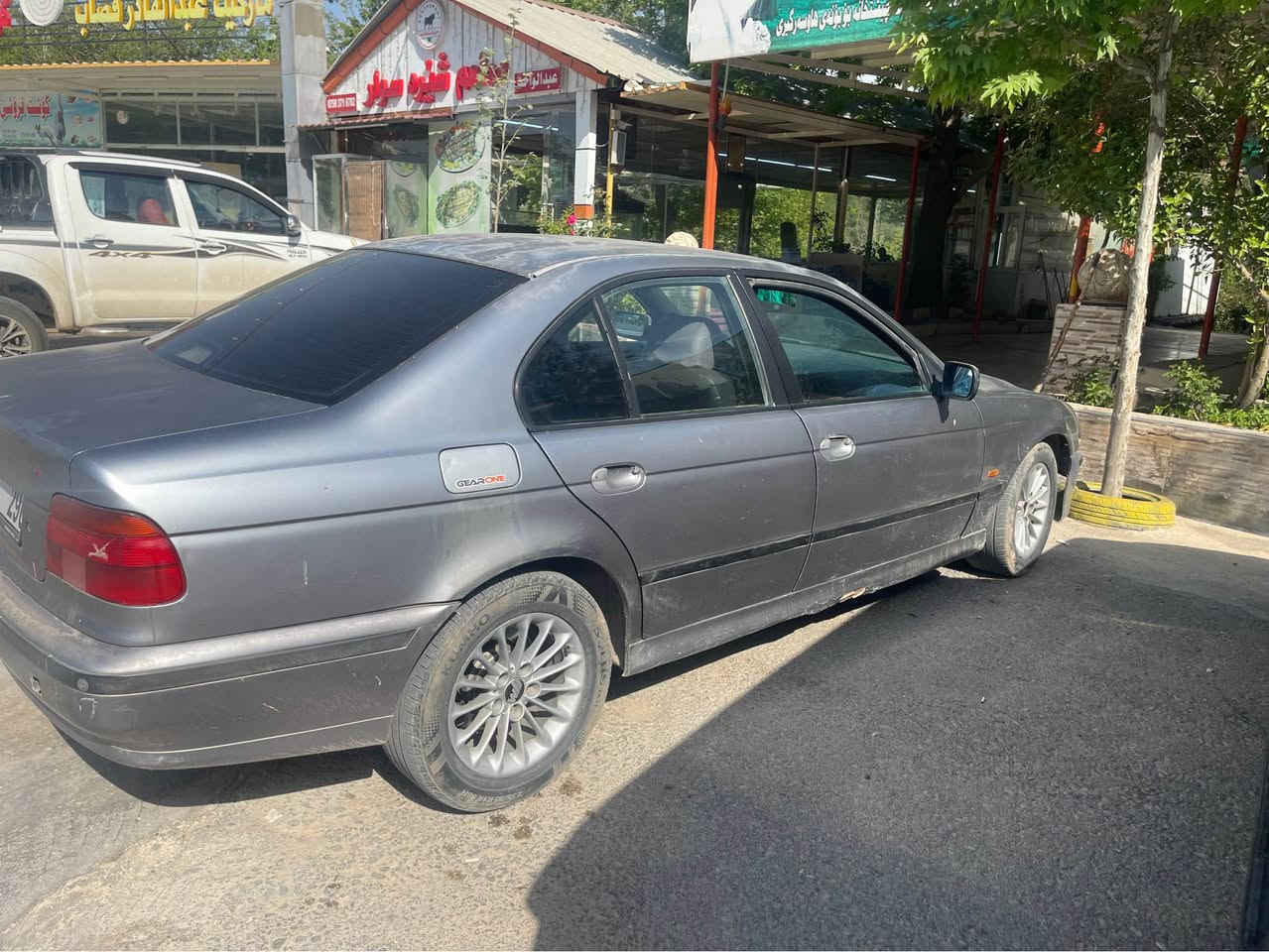 BMW saqar مۆدێل ١٩٩٨ مەنەفێست ئیبراهیم خەلیل گێر عادی مەکینە ٥٢٣ گێر و مەکینەو تەقەو رەقە بە شەرت سەیارەکە ٢ ٣ پارچەی بۆیاغە بە عام بۆیاغ دەفرۆشم لەبەر کاڵ بونەوە پشت و پێشی کەپسە بە شەرت  

*********** أربيل, العراق
