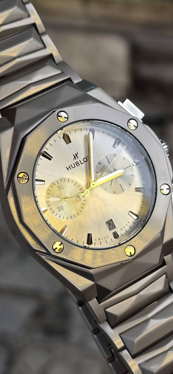 هابلوت تيتانيوم بالكامل  سويس ميد
سناتر شغاله بالكامل
باله مخزن غير مستعمل 
وزن ثقيل 
لون مينه  نادر ومميز 
مختمه من كل الجهات 
ضد الماء مع منفذ شهري 
زجاج زفير مقاوم للخدش والكسر 
تحفه فنيه السعر ٢٥ الف على اول تم


**إذا كنت صاحب هذا الإعلان وتريد حذفه لأي سبب، رجاءا أرسل رسالة إلى الدعم الفني**