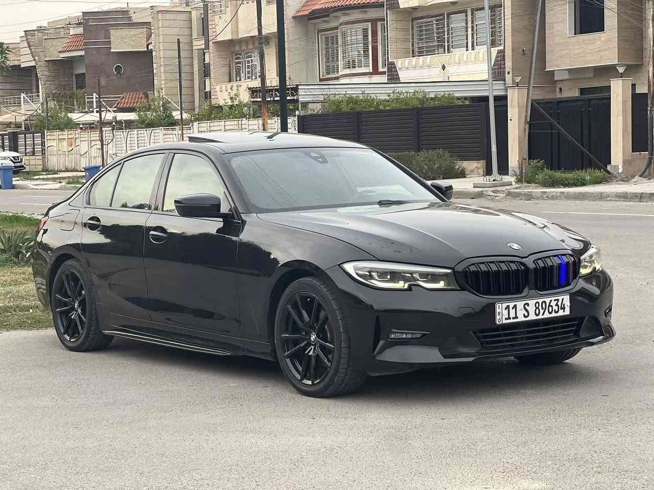 بي ام موديل 2020
330 بانزين دفع خلفي 
اللون ااسود 
السيارة ١/١ راح اذكر مواصفاتها للميعرف بيهن 
فتـحة سـقف  
بصمة تشغيل + 4 بيبان بصمة 
وترحيب 
الكشنات جلد لون اسود 
كشنات ثنين كهرباء وكشن السايق خزن ميموري وتدفئة بل الكشنات الامامية 
شفتات بل الستيرن وتدفئة بل الستيرن 
داتشو عرض ع الجامة الامامية 
كيج الكتروني 
 اشارة بل المري ونقاط عمياء والمري شفط وايضآ قلاب 
قطعتين تبريد والقطعة الخلفية ايضآ منفصل 
دشبول متغير الالوان من الشاشة بلادي 
حساسات خلفية وامامية وتعرضلك بل الشاشة  
رادار امامي تحديد مسار والتعرف ع الاشخاص والسيارات 
لايت داينمگ متحرك وترحيب عند التشغيل 
تكدر تضبط توقيت للسيارة تشتغل بل الوقت الي تريدها وتطفى بل الوقت الي تريدة من الشاشة 
اوتو تبريد واوتو لايت واتو ماسحات 
تعلي وتنصي الاغاني بدون متلمس الشاشة عن بعد وهاي حركة بي ام الشهيرة 😉
انضمة القيادة وتتغير الشاشة حسب نوع القيادة 
اوتو هولد والسايد بريك دكمة ودكمة لاطفاء الحساسات
ماوس تحكم بل الشاشة 
محرك السيارة 2000 توين بور توربو 
السيارة ماشية70  الف ميل 
حادثها فقط البنيد قطعة وحدة مبدل بلادي بدون صبغ  بدون دواخل بدون شواصي بدون لغود والسيارة تشتغل وتمشي بامريكا 
طاك ايرباك ستيرن  
اخوان السيارة ليرة وجديدة بشكل وحيل معتني بيها  
مكانها بغداد  - الحريه - الدور  
سعر السيارة 245 ورقة  ***********
اعتذر عن الاطالة
