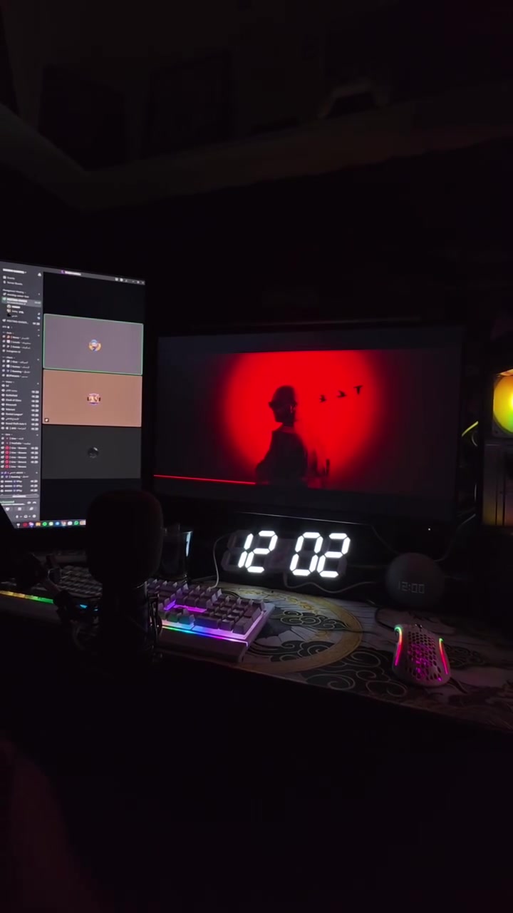 🔥 Ryzen 7 7800X3D Gaming Setup للبيع الكامل 🔥

جهاز قوي جداً ومخصص للـGaming الثقيل، الاستخدام فقط حوالي 10 شهور، كلشي نظيف جداً ويا الضمانات والفواتير والكراتين ✨

📌 المواصفات:

Computer Build Components

• Graphics Card - ASUS GeForce RTX 5070 OC 12g

• Motherhoard -GIGABYTE B850M DS3H wifi 6

• Memory- 16°2 32GB 6000 Mhz T-FORCE

• Moerar - SSD - M.2 2TB Lexar

• Power Supply-750w /GOLD PLUS

• Cooling system -Thermaltake TH360

• CASE-DS900 ATX

 Fan 7 قطع RGB.   
 
🎮 ويه الجهاز:
✅ شاشة AOC 27 180hz 1080p
 Samsung 24 60hz 1080p
‏✅  "ماوس كلاريوس D
كيبورد MSI gaming RGB 100% 
ماوس باد مقاس كبير"
‏✅  HyperX Cloud III Wireless
✅ ميز Gaming RGB
✅ كرسي Gaming + مساج
‏✅ UPS Online 1KV VICTORY POWER
✅ جوستك Ghostek GAMESIR عدد 2 Wireless
✅ ملحقات إضافية كثيرة👇
مايك تونر الغني عن التعريف مع ستاند 
كامره webcam 1080
ساعه رقميه كلش حلوه 
جهاز حماية. 
تقسيم مدمج بحماية. 
سيار مترتين مدمج بحماية. 
جدارية 6 قطع 3d rgb
ديكور 30 قطعه 3D
***ملاحظه جميع الكراتين موجوده

📍 بغداد — تجي تفحص وتستلم
💰 السعر: 4,750,000 دينار عراقي🔒🔒🔒🔒
❌ ما أبيع قطع ولا الكيس وحده، البيع كامل فقط

سبب البيع: عدم التفرغ

اللي يريد جهاز مرتب وقوي وجاهز بدون تعب يراسلني 📩


**إذا كنت صاحب هذا الإعلان وتريد حذفه لأي سبب، رجاءا أرسل رسالة إلى الدعم الفني**