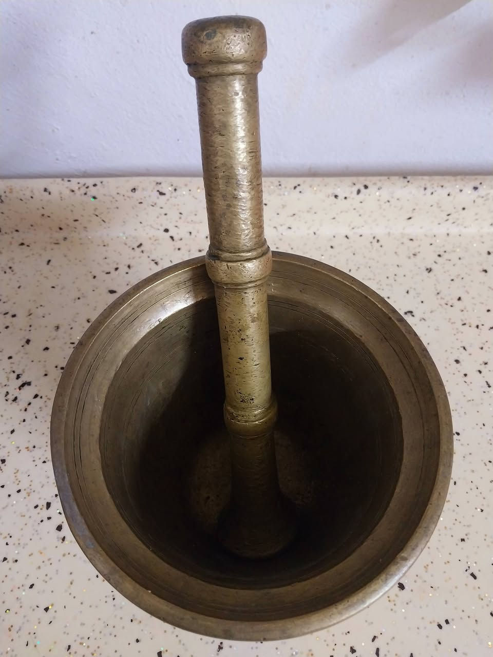 تحفة قديم ارتفاع 19سم عرض 18 سم طول اليده 29 سم 
(160 ألف) توصيل داخل بغداد


**إذا كنت صاحب هذا الإعلان وتريد حذفه لأي سبب، رجاءا أرسل رسالة إلى الدعم الفني**