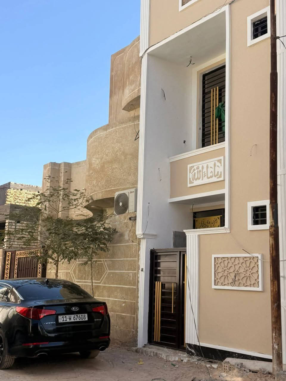 دار للبيع  مع الاثاث  بموقع جدا قريب من الامام الحسين ع  يرهم لأهل المحافظات والزيارات والحسينيات
العنوان -كربلاء شارع بني تميم - خلف مدينة الزائرين مباشرةً مقابل جامعة كربلاء بصفه مدارس ابتدائية ومتوسطة واعدادية ومستوصف ومركز شرطة والبطاقة الوطنية والجامعة و اسواق خطوط كلشي تريده بصف البيت مباشر
يبعد عن الشارع العام 450 متر 
المساحة 100متر طابقين
يتكون من 4غرف نوم غرفة جوه وثلاث غرف فوك وصاله واستقبال وصحيات ومطبخ وطارمه وسطحين
يبعد عن الامام فقط10دقايق
سند25 اقرار مباشر من صاحب الارض
السعر110بي مجال بسيط بدون الاثاث
للتواصل والاستفسار:

واتساب: ***********
@إشارة 
ملاحظة: المراسلة عبر الواتساب فقط، نعتذر عن استقبال الاتصالات المباشرة.
