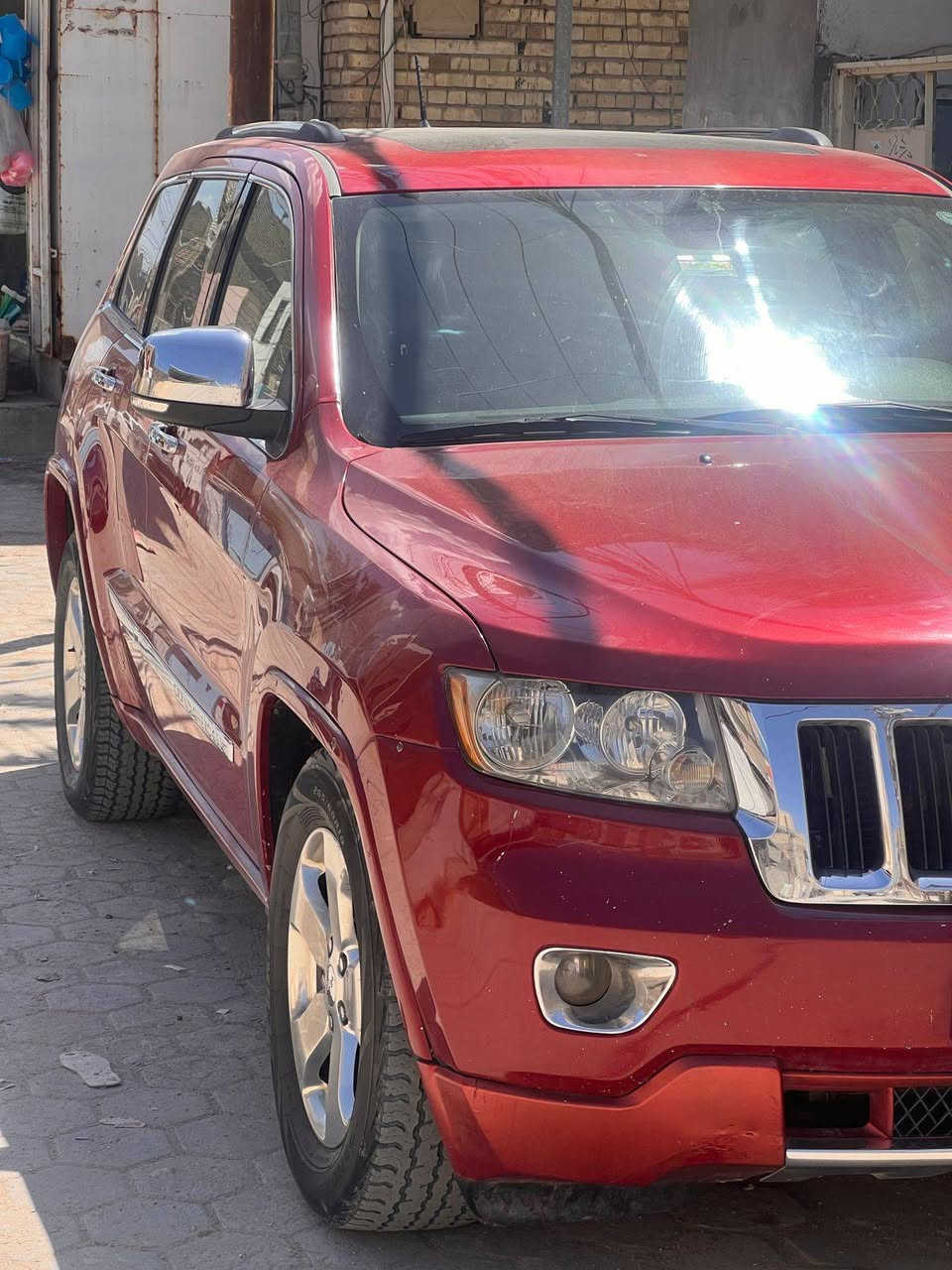 اللهم صل على محمد وال محمد جيب للبيع موديل 2011مستعجل السعر 117 قفل فول مواصفات بلا راما بصمه غرفه جليد اعلى فئه محرك 8 سلندر السياره جديده بمعنى الكلمه ما ناقصها برغي من محرك من كير حداديه تبريد كله جديد ايدامه كامله للسياره تخوم تاير اللي ياخذ السياره ربع ما يذب عليها رقم اربيل دولي مداور او وكاله مكان السياره نجف بيها بجم ثلاث قطع صبغ او تعمير بالشاصي وهذا رقم الشاصيها1J4HS5GY8BC532364 رقم ***********
