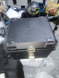 صناديق دراجات السعر 35 الف للصندوق الواحد هـ 07727660278