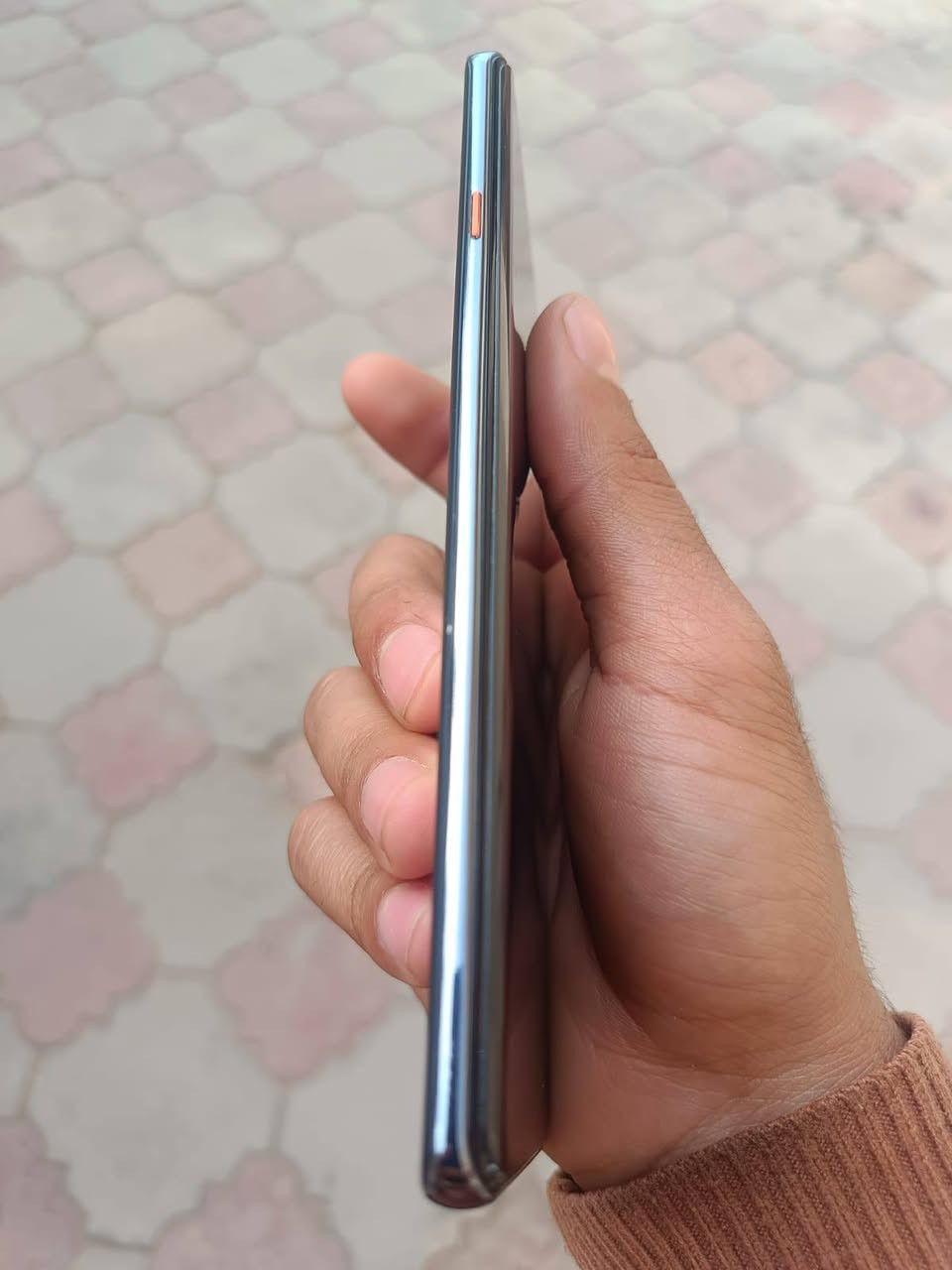 سلام عليكم عدي هاذا الجهاز استوني ماخذه  اخو الجديد تكنو كمون 40 برو فايفجي ذاكره 256 عشوائيه 24 /12+12 جهاز أمانة الله ورسوله جديد كلش ومامستعمل هواي ونضافته ميه بلميه كبال عينك اريد مراوس بايفون 13 برو ماكس بس كون وتر ونضيف مكاني نجف ***********
