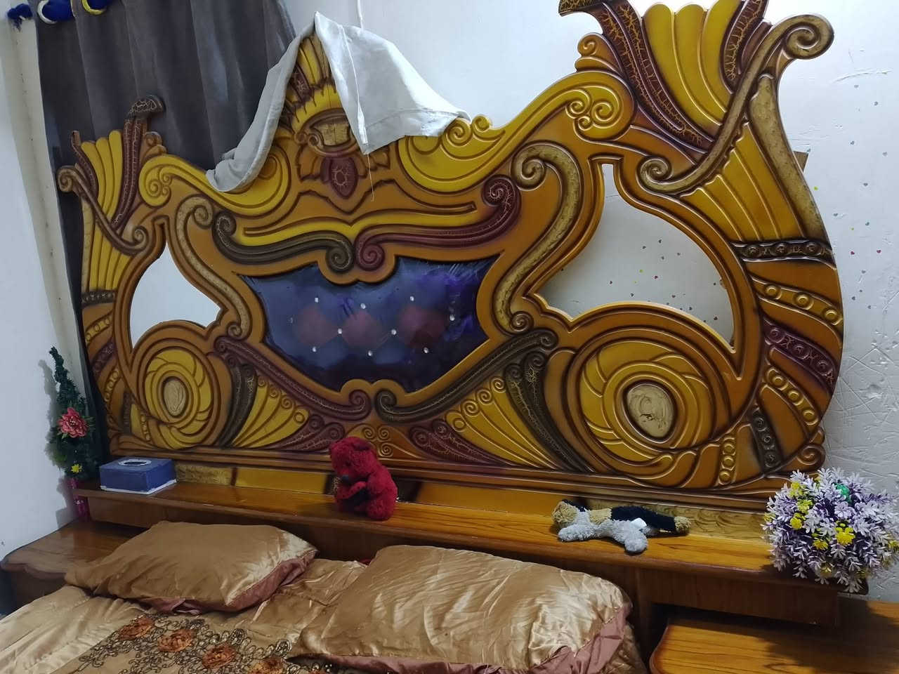 سلاام غرفه اخشاب للبيع السعر ٨٠٠ وبيهه مجال وهاذ رقمي. ***********
