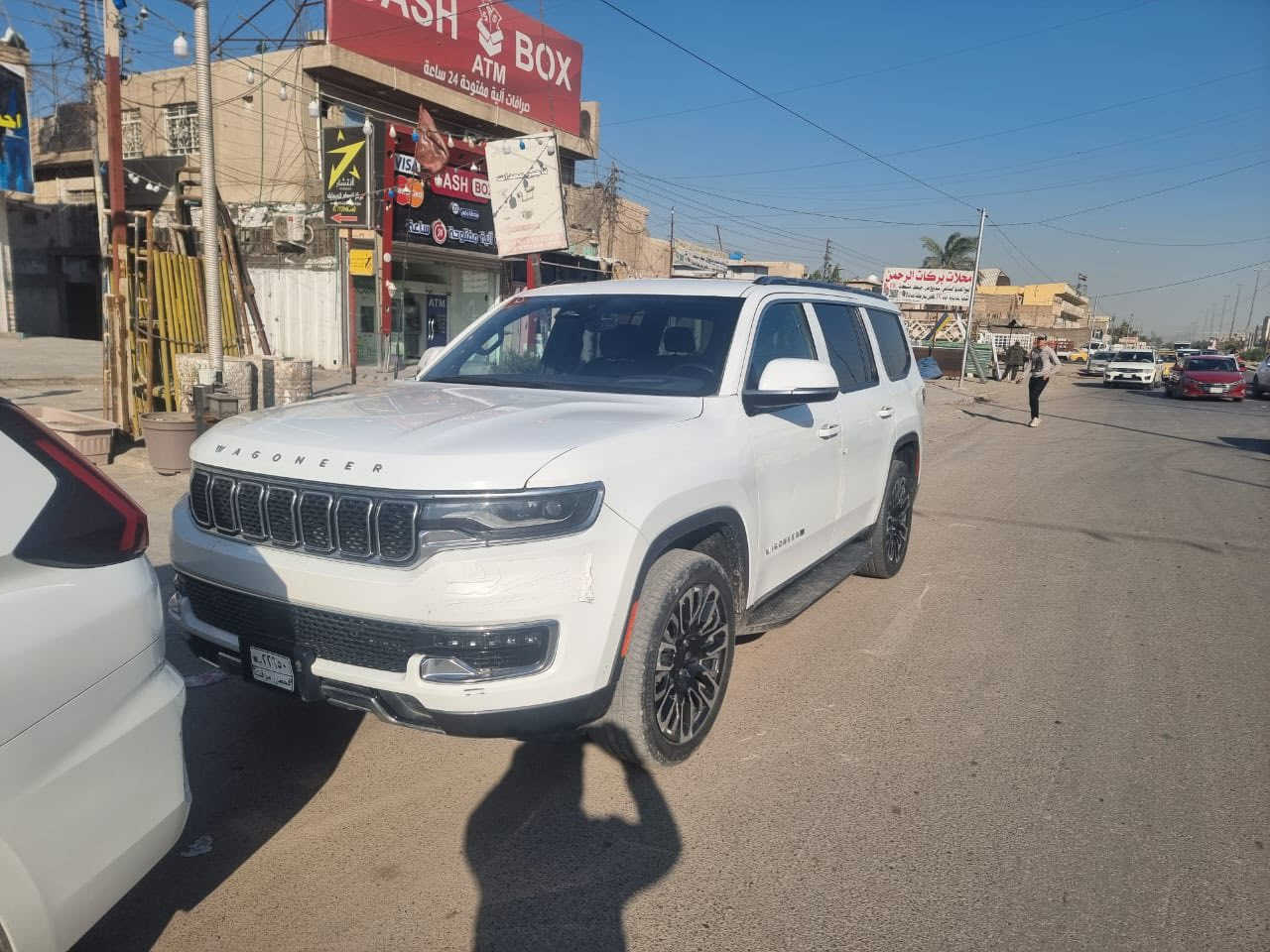 السلام عليكم ورحمة الله وبركاته للبيع جيب وواكنير موديل 2024 السياره فول مواصفات عدا الفتحه سياره جديده وضررها خفيف ومبدل بقطع اصليه  ماشية 30الف عنوانها بغداد البياع السعر 315$ وبيها مجال للاستفسار ***********
