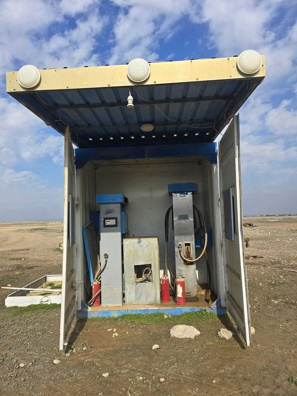 تەنکیەک و دوو عەدات تایبەت بە بەنزین 13 هەزار لیترە بۆ فرۆشتن 500متر وایری   16 ملم
حەوت تەڵ فافۆن متری 500دینار 
بەنیوەی بازاڕ دەیفرۆشین  خۆی له بازاڕ متری 1000 دینارە

*********** 📴
