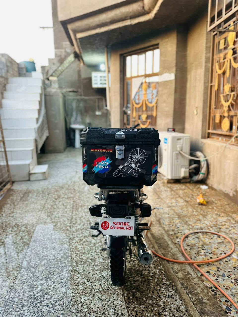 سلام عليكم شباب دراجه للبيع نقصها بس دشبول واشاير الدراجه خير من الله مكينه تخبل اوراق كامله دراجه سيفان 2024سعرها 600وبيها مجال مكاني بغداد المحموديه رقم ***********
