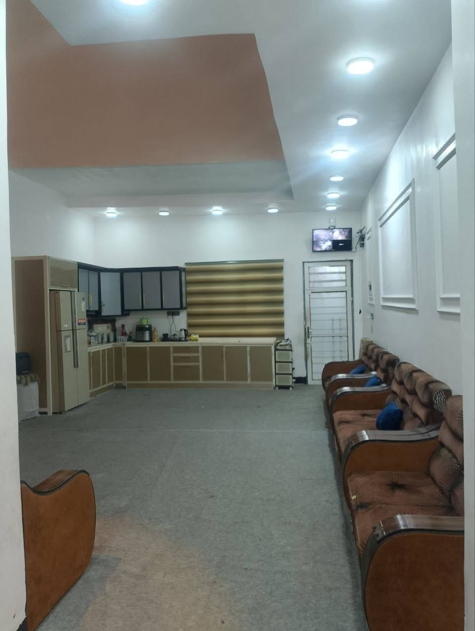 بيت للبيع في ملحق حي ميسان
قرب مول المزرعه يبعد عن الشارع 750متر 
المساحه 240متر بناء بلوك 
ولطابق الثاني فرمستون
الواجه 12ونزال 20
يحتوي على 
استقبال 5x14
صاله مفتوحه عل مطبخ 7x8
مطبخ حار العرض متر ونص الطول 3متر 
غرف نوم عدد 4
ثنين منهن في الطابق الثاني 
محتازات كهرباء وارضيه 
وصاله بل طابق ثاني محتازه مثل الغرف 
عدد الحمامات 3
الطابق الى اول صب ولسقف صب ولى ارضيه بورسلين 
ولطابق الثاني سقف فرمستون  الستفسار ابو سيف الخفاجي 
***********
