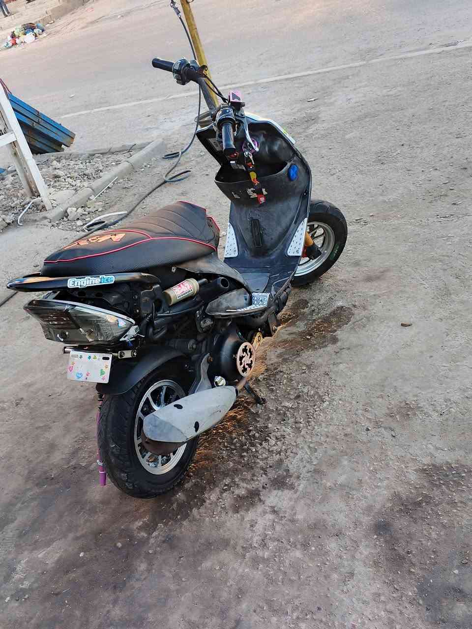 سلام عليكم دراجة ماكس عدله دراجة نضيفه تخبل سلف هندر الدراجه تريد كامله تريد مال لعب بيه تزويد خير من الله كله اصلي بي جم قطعه تجاري فقط بجم مال 4اصلي التزويد واضح كدامك السعر (900 وبيه مجال بصيط) شباب اكرر شوف الصور وتصل ***********
