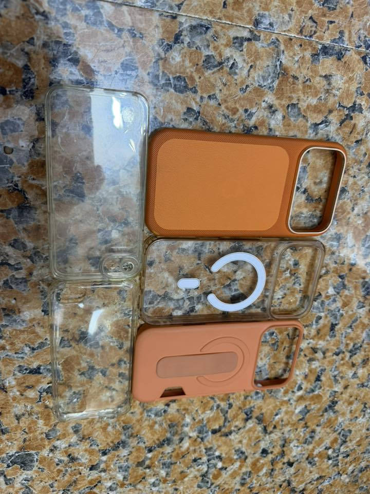 السلام عليكم كفرات إس ٢٥ ألترا و١٦ برو ماكس و١٧ برو ماكس وآيفون ٧ عادي الصغير رايدهن ب٢٥ ألف بدون التحويله لل١٧ برو ماكس سعرهة وحد عن الكفرات
رقمي ***********
