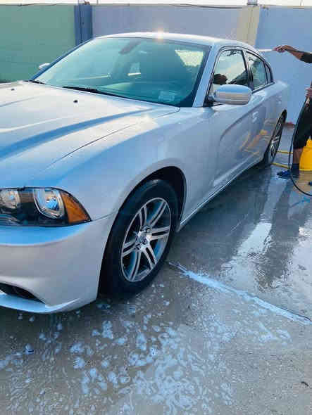 السلام عليكم 
جارجر للبيع موديل 2012
رقمها بغداد بااسمي تحويل ثاني يوم
حادث چاملغ وبنيد وبالعراق صار چاملغ ثاني (بچم فقط البدنه امبدله)
تخم تاير جديد
السعر 145 قابل للتفاوض حگ الجيه مكان السياره 
محافظه الديوانيه 
الرقم واتساب موجود ***********
