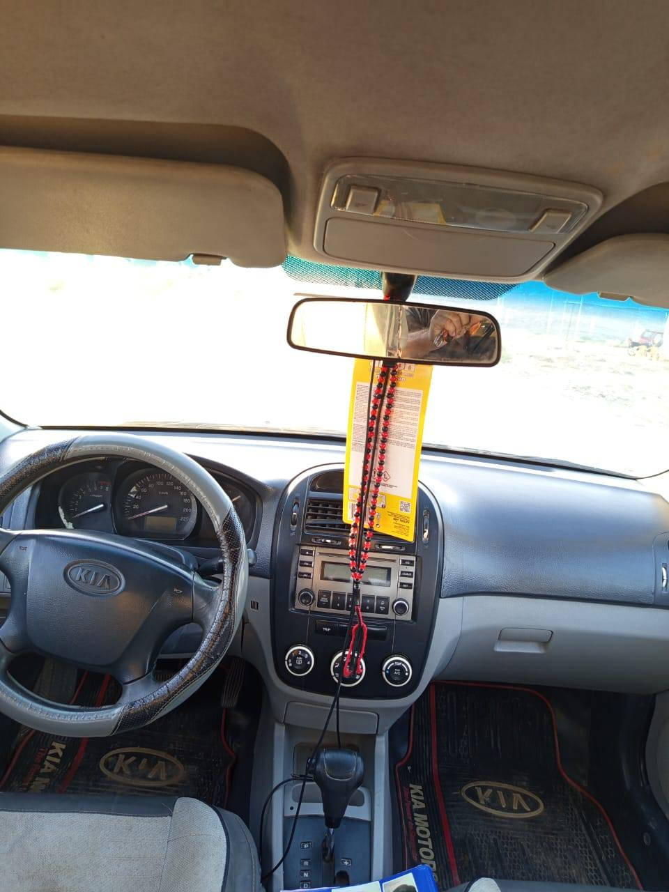 كيا سيراتو للبيع 2009 خليجي محرك لا تبخير ولا صرف كير بي تاخير شويه صدر نص عمر بيها قطعتين صبغ جاملغ خلفي وباب عكس السايق والباقي مكفول السياره باسمي سنويه لل 2029 السعر 75 وبيها مجال مكان السياره الا نبار رقم لهاتف ***********
