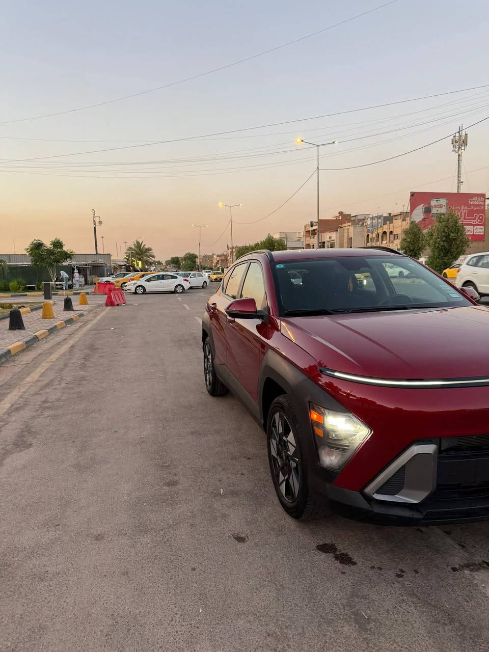 السلام عليكم 
هونداي كونا SEL رقم بغداد
موديل 2024 
ماشيه 30mi
المواصفات 
فول مواصفات عدى الفتحه
محرك 2000 دوش
شاشه متصله 
سايد بريك كهرباء 
كار بلي
كشن كهرباء
كشنات تدفئه 
شاحن وايرلس 
رادارات امامي وخلفي وجانبي
مانع تصادم
أوتو هولد 
مود درايف
اشاير بالمري 
 تشغيل عن بعد
اناره ترحيب وفتح تلقائي عند الاقتراب 
قطعتين تبريد 
لد نهاري 
ويل حجم 18
حادث السياره واضح بلصور 
السعر 170$ وبيه مجال 
***********
