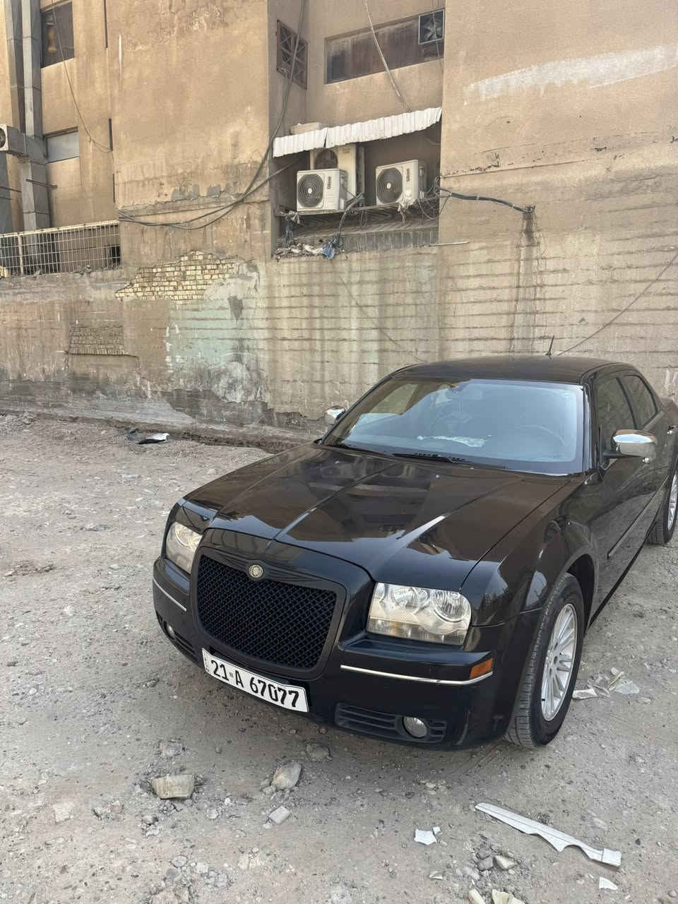 سلام عليكم 
للبيع اوباما2008
السياره جاهزه من كلشي كير ومكينه مال كصه قبل شهر شادهن تخم تاير جديد صدر امامي خلفي جديد تبريد ثلج منضومه ماء جديده حادثها جمالغ وباب خلفي عكس جهة السايق بدون دواخل ايرباكات كلها سليمه رقمها سليمانيه سنويه2030هزه الشهر10السياره شرط التحويل السياره مانقصها برغي المكان بغداد 
السعر124$وبيها مجال
هاتف***********
