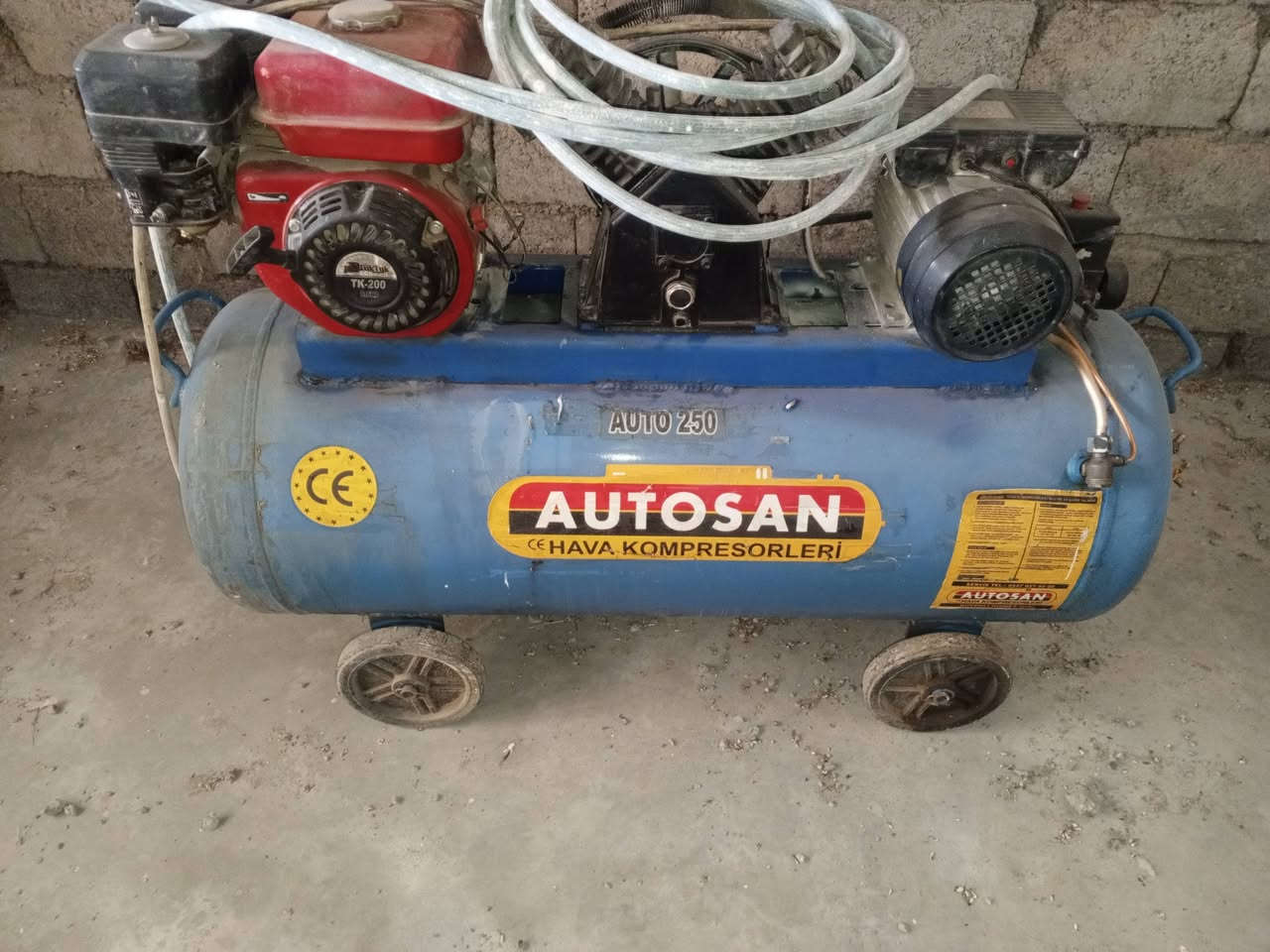 السلام عليكم كمبريسر للبيع حجم 250 لتر شغال بالشرط بعدو شركه يشتغل كهرباء وبانزين للبيع السعر 500 مكاني صلاح الدين رقم الهاتف ***********
