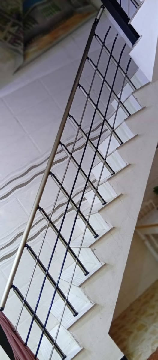 بيت البيع مساحته 100 متر
بيت حديث كامل الخدمات 
مجاري شارع عشره تبليط 
***********
