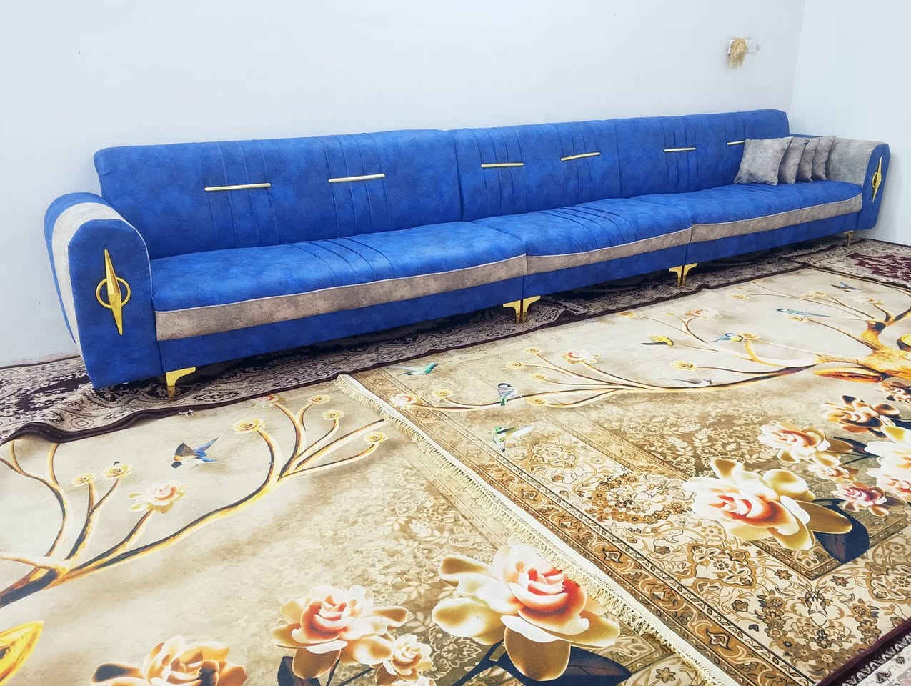 السلام عليكم 
من رخصة الادمن المحترم 
ديوان 8 مقاعد مع 4 كوشات نضافتة موضحه بالصوره 
لون مميز 🛋️قماش وتر بروف ضد الماء 
اسفنج مريح بالجلوس  طبي 
للبيع السعر 250


**إذا كنت صاحب هذا الإعلان وتريد حذفه لأي سبب، رجاءا أرسل رسالة إلى الدعم الفني**