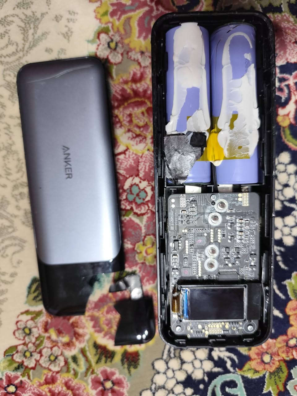 السلام عليكم
بور بانك انكر 24000 ملي امبير عدد اثنين
طافي ما اعرف شبي اشتريت كارتون الكترونيات وطلعن بي خليتة على الشحن لكن الشاشة طافية فتحت واحد منهن فحصت البطاريات شغالات  ويقرن 22.1 فولت و3.5 للبطارية الوحدة يعني البطاريات شغالة مثل ما موضح بالصور 
اثنينهن ب35 الف مكاني بابل 
ملاحظة من فتحتة انكسر قطعة من الكفر بس ترجع تكبس


**إذا كنت صاحب هذا الإعلان وتريد حذفه لأي سبب، رجاءا أرسل رسالة إلى الدعم الفني**