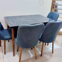 ميز طعام +4 كراسي جديد غير مستخدم سعره ( 150 ) ويوجد توصيل مجاني بعد ا...