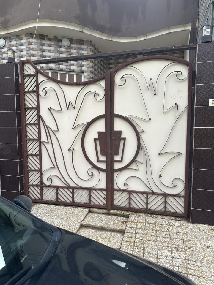 باب كراج للبيع 
الطول 223 سم 
العرض 245 سم 

ادفع سعر وإذا اقتنعت مبارك عليك 

*********** 

0750 749 7981
