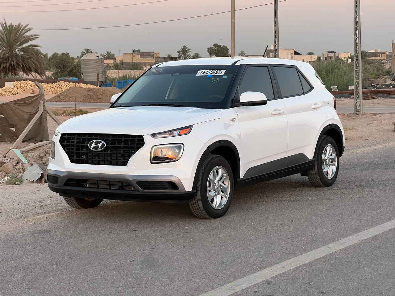 السلام عليكم هونداي ڤينو للبيع موديل ٢٠٢٦مواصفات عاديه السياره ماشيه ٤٠٠٠ دخول جديد منفيس باسمي تترقم جميع المحافظات عدا الاقليم حادث السياره مرفق بالمنشور السياره بدون صبغ بدون تبديل فقط خشم البنيد معدل بارد ومكحل مكان السياره حله بابل السعر ١٣٥ وبيه مجال  للاستفسار ***********
