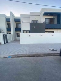 ٢٠٠م • طابقين • ٣غرف