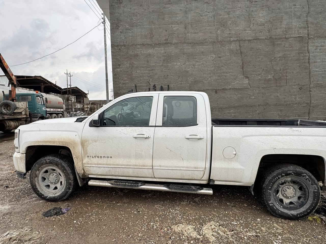 السلام عليكم
سلفرادو ٢٠١٩ رقم بغداد رقم جديد هزة جديدة سنوية تسقط ٢٠٣٠
لون ابيض باب قصير بدي طويل سيارة كاعدة وخير من الله محرك بحالة جيدة الكير بي طبة مرات تطلع ومرات لا 
يعوزها بعض الملاحضات 
باسمي تحويل مباشر 
السعر ١٧٠ وبيها مجال


**إذا كنت صاحب هذا الإعلان وتريد حذفه لأي سبب، رجاءا أرسل رسالة إلى الدعم الفني**