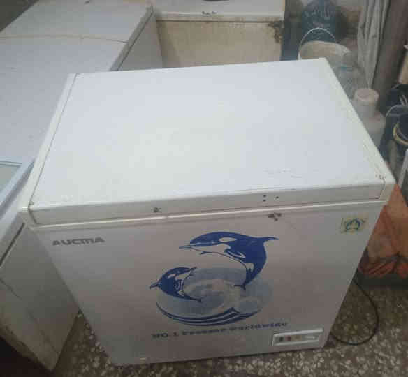 مجمده ٨قدم نضافة ٨٠% تجميد فول سعره ١٢٥الف وبيه مجال مكاني بغداد الزعفرانيه وكو توصيل وأي استفسار الاتصال ***********
