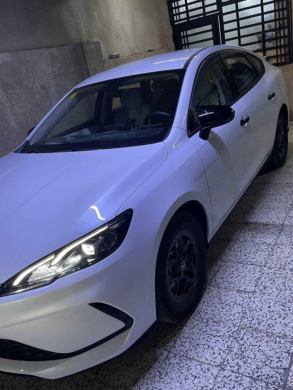 السلام عليكم 
بي وايدي سيل 5 اخت زيرو ماشيه قليل عل وضع شركة
كفاله عامة
من شخط والرصعه بعدها زيرو 
رقم بغداد باسمي 
السيارة مصروف عليهه ٤٠٠ الف تجي وتشوف 
بس الشاحنة اصلية اخذتهه ١٥٠  دولار بدون ايرث ام شاشة تشحن عن طريق تليفون تتحكم بيها 
تغليف ارضيات وجنطة اصليات ١٣٠ الف
كفرات يدات اسود بلاك
كفرات مري سبايدر مان
تخم مطريات 
وبعد هواي شغلات بيهه 
السعر ١٨٣٠٠ مليون بيها شي كلش بسيط 
لاتصال ***********
مكاني بغداد حي العامل
