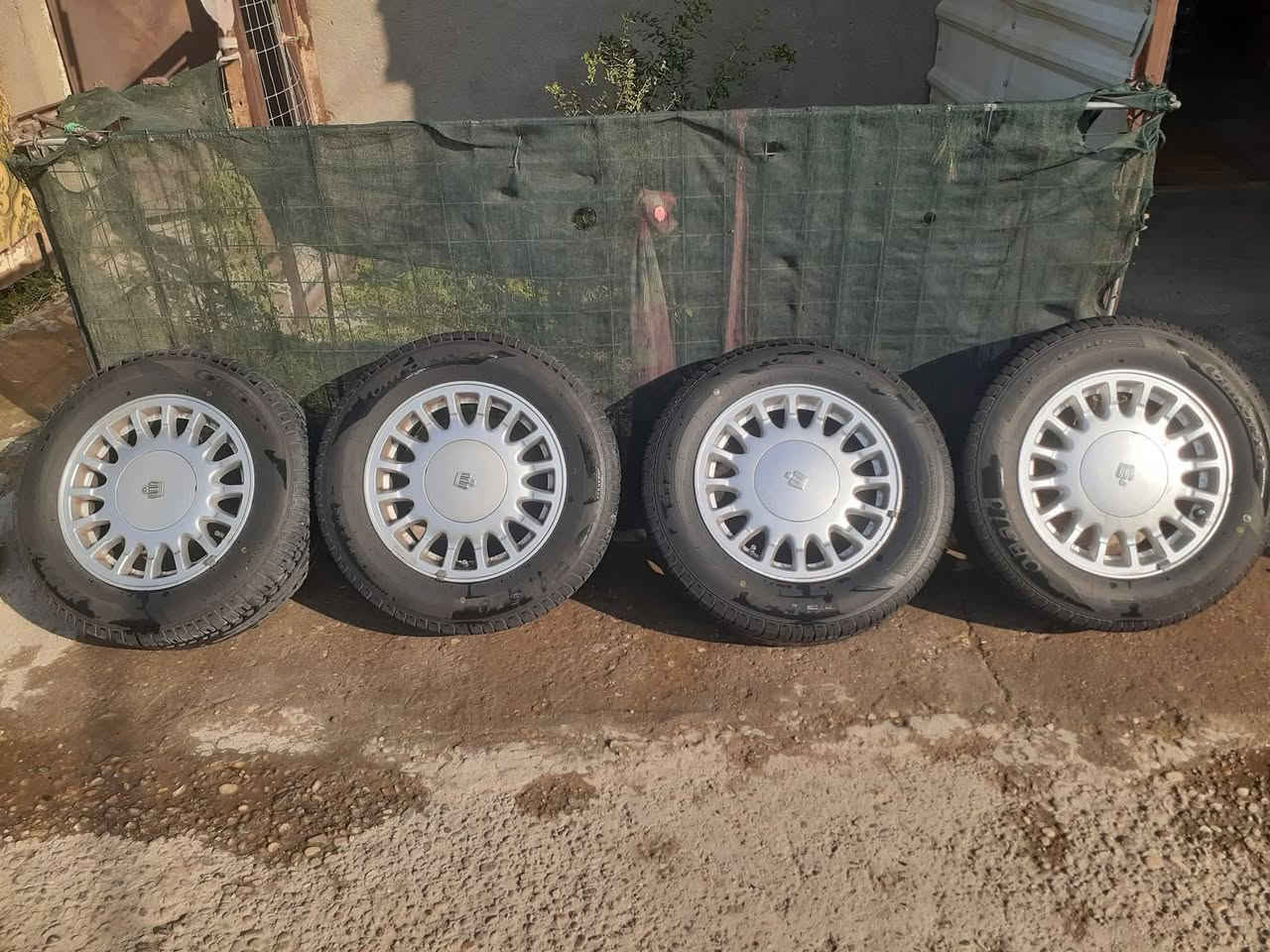 وياله البيع العنوان ميسان قضاء كميت الهاتف ***********
