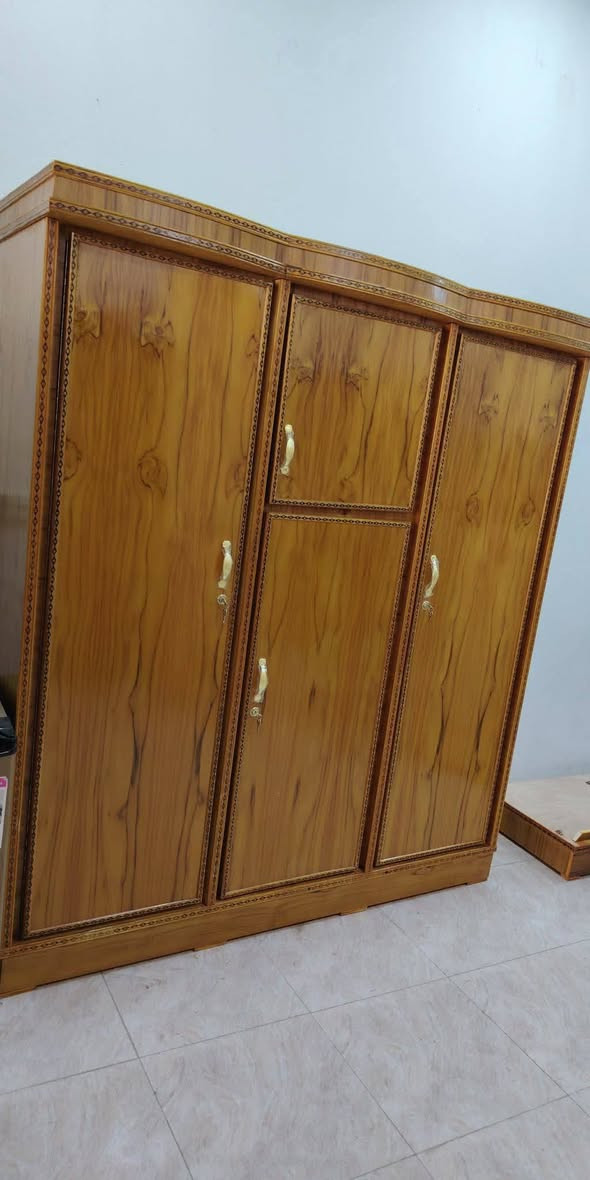 كناتير خشب صاج جديد مو مستخدم ٤ بوب و٣ بوب توصيل وشد موجود ***********
